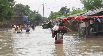 Inundações já afetam 4,5 milhões de pessoas e deixam 56 mortos